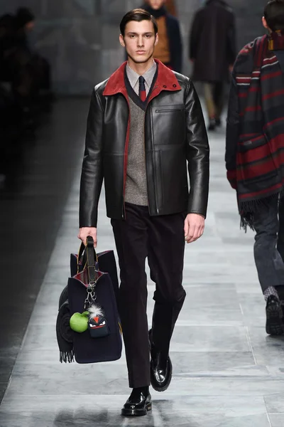 Look 19